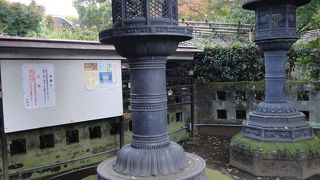 上野東照宮で一番古い藤堂高虎の銅燈籠