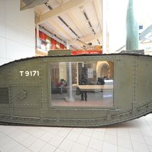 第一次大戦に初めて投入されたタンク