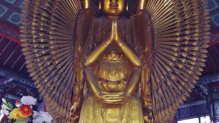 千手千眼菩薩が目玉。南北朝北斉代に建てられた古刹