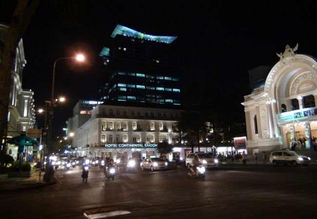 ドンコイ通りの夜景