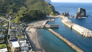 紺碧の東シナ海とナポレオン岩が一望できる