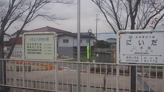 駅舎がなくひっそりとした佇まいの駅でした