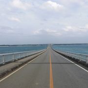 宮古島と来間島を結ぶ１６９０ｍの橋です