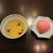 「うちはここからスタートしたんです」というチョコレート饅頭