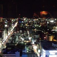 上層階のBARからの夜景。宿泊のお部屋もお友達はこのような夜