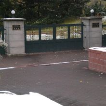 入り口は閉鎖中