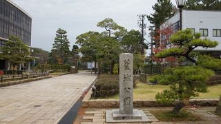 加賀藩三代目藩主前田利常が隠居としていた小松城の三の丸跡地