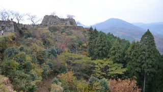 石垣が見事な城跡