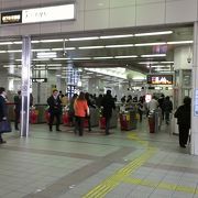 地下鉄堺筋線の終点・南海電車への乗換駅