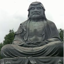 世界最大級らしい達磨像