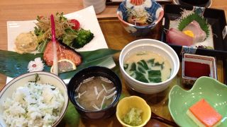 北新地の人気店。ランチは予約必須ですよ～。