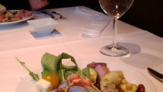 前菜は食べ放題！