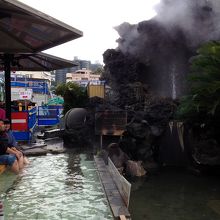 駅の目の前です