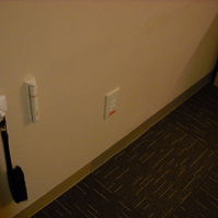 ＬＡＮがこんなところに有ります。使いにくいです。