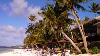 ホテル前ビーチとは美しさが違います。