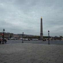 ぱっとしない広場です