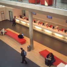 DB Loungeの1stクラスエリアから階下の売り場を