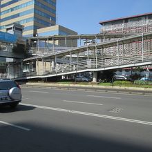 サリナデパート前のバス停入口