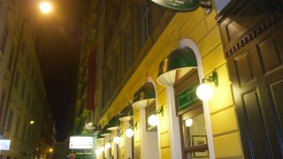 本店から50mのベッカー通りにある支店