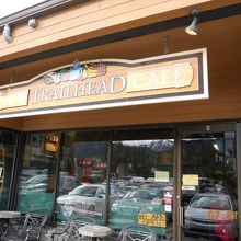 カフェ。　スイーツやバーガー類など