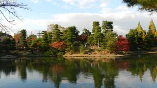 「以楽公園」◆重森三玲氏によって作庭された池泉回遊式の日本庭園です