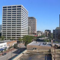 部屋からはロータリークラブの本部（白いビル）がみえました。