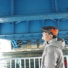 いろんな形、色の橋を下から眺めるのはなかなか楽しい。