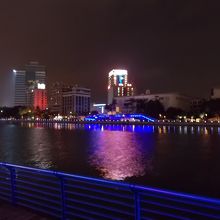 ライトアップされています。