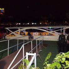 遊覧船です。３０分で周ります。