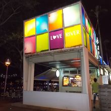 デートスポットとして有名な所だそうです。