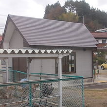 可愛らしい風情の駅舎