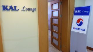 ラウンジ、フードコート、キッズコーナーあり