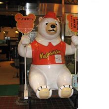 店頭で白熊がお出迎え