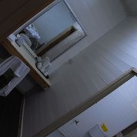ドレッサー。鏡に部屋（ベッド）が写っちゃってた