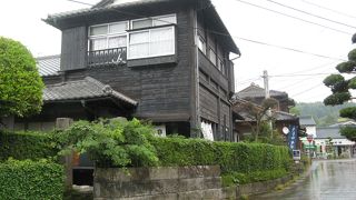 「ホタルになって帰ってきます」と言い残して出撃・・・。