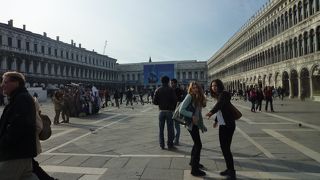 人も鳩もいっぱい