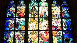 ミュシャのステンドグラスは必見