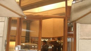 冷蔵庫の中から出すジェラート。サイコーの味です。