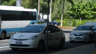 早朝でも空港で待っていました