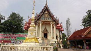 ノーンカーイの中で大きい寺院
