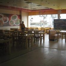 チキン料理のチェーン店「アンドックス」も入りました