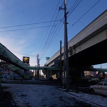 青空に映える札幌新道は美しく、私の好きな札幌の風景の一つです