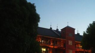 ★おしゃれな外観。ショップはたくさんだがトイレが少ない。