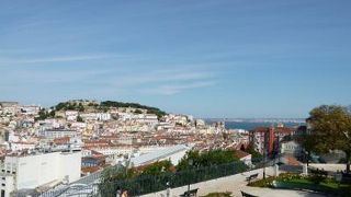 リスボンのタクシーは悪質なものが多く、コメルシオ広場が要注意