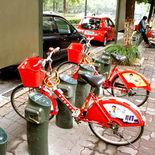 市内でよく見かけるレンタサイクルとステーション