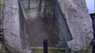 俎は少し暗い所にあります