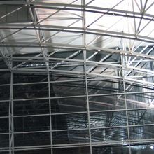 鉄筋むき出しのターミナル天井