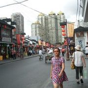 豫園南側のレトロな通り「上海老街」