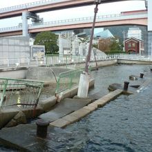 大震災の被害を残す神戸港震災メモリアルパーク