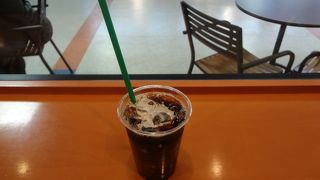 空港内にあるスタバ